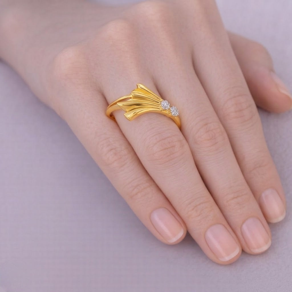 Flowing Fan Curve Sparkle Diamond Gold Ring