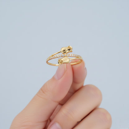 Graceful Twin Leaf Curve Design Diamond Gold Ring