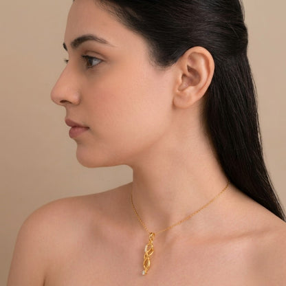 Graceful infinity twist diamond gold pendant