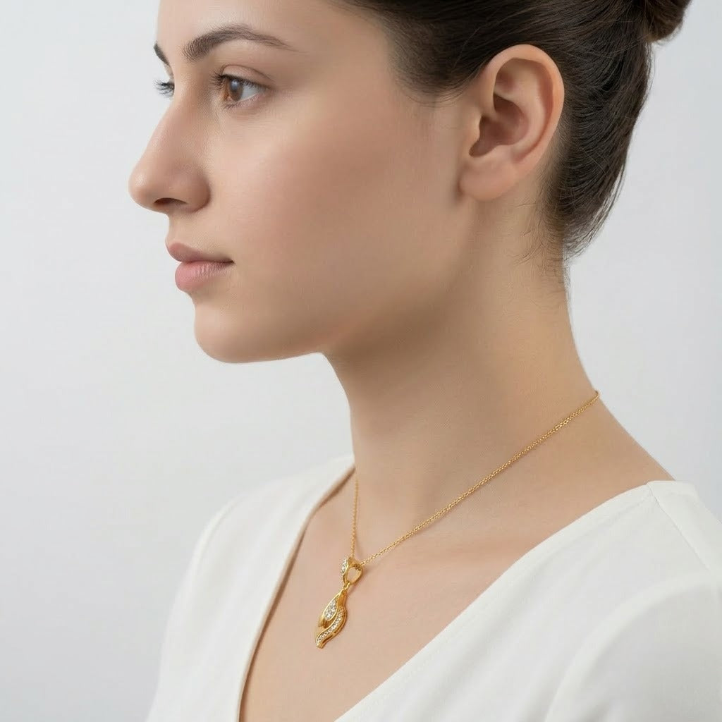 Graceful Leaf Curve Motif diamond gold pendant