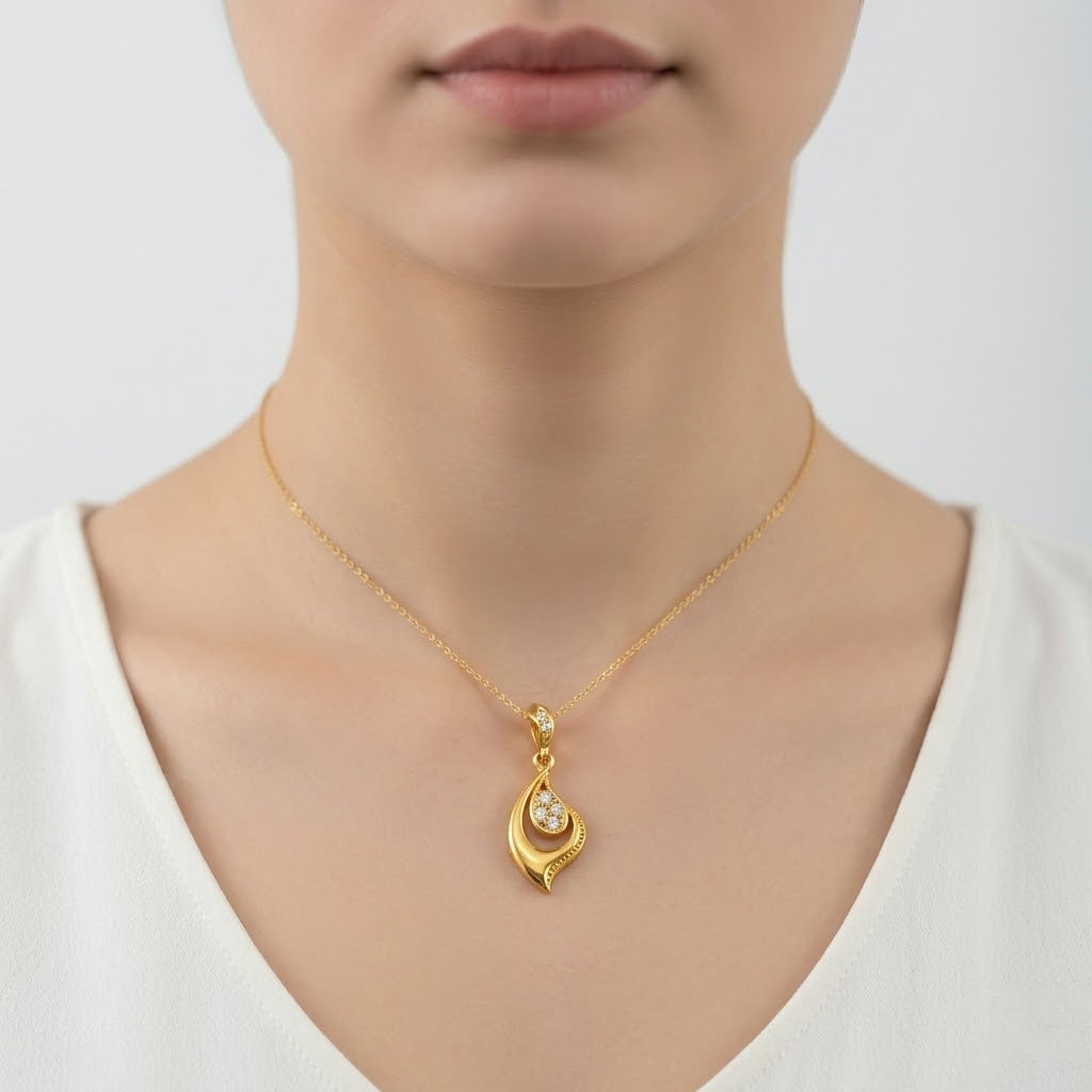 Graceful Leaf Curve Motif diamond gold pendant