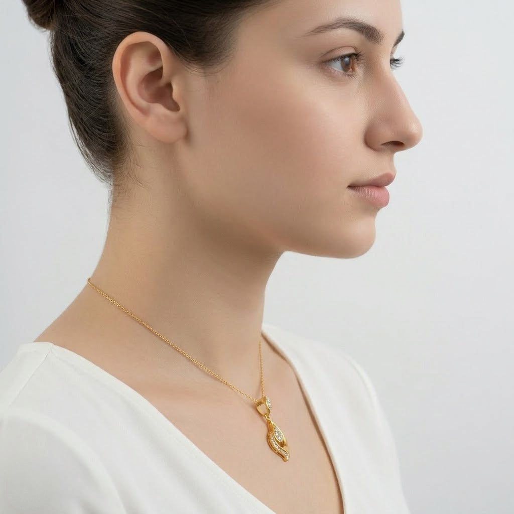 Graceful Leaf Curve Motif diamond gold pendant