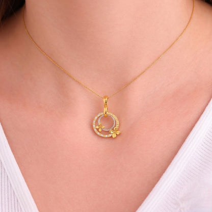 Elegant Floral Circle Diamond Gold Pendant