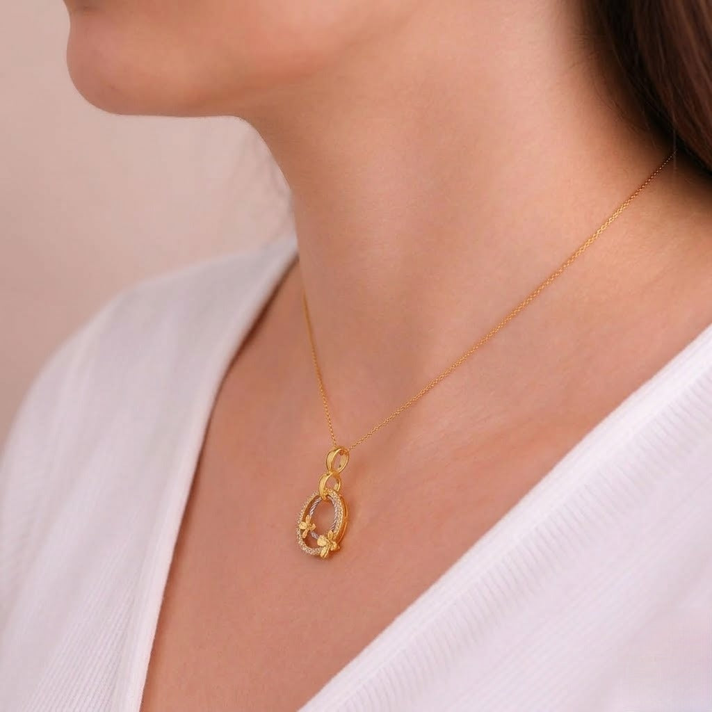 Elegant Floral Circle Diamond Gold Pendant