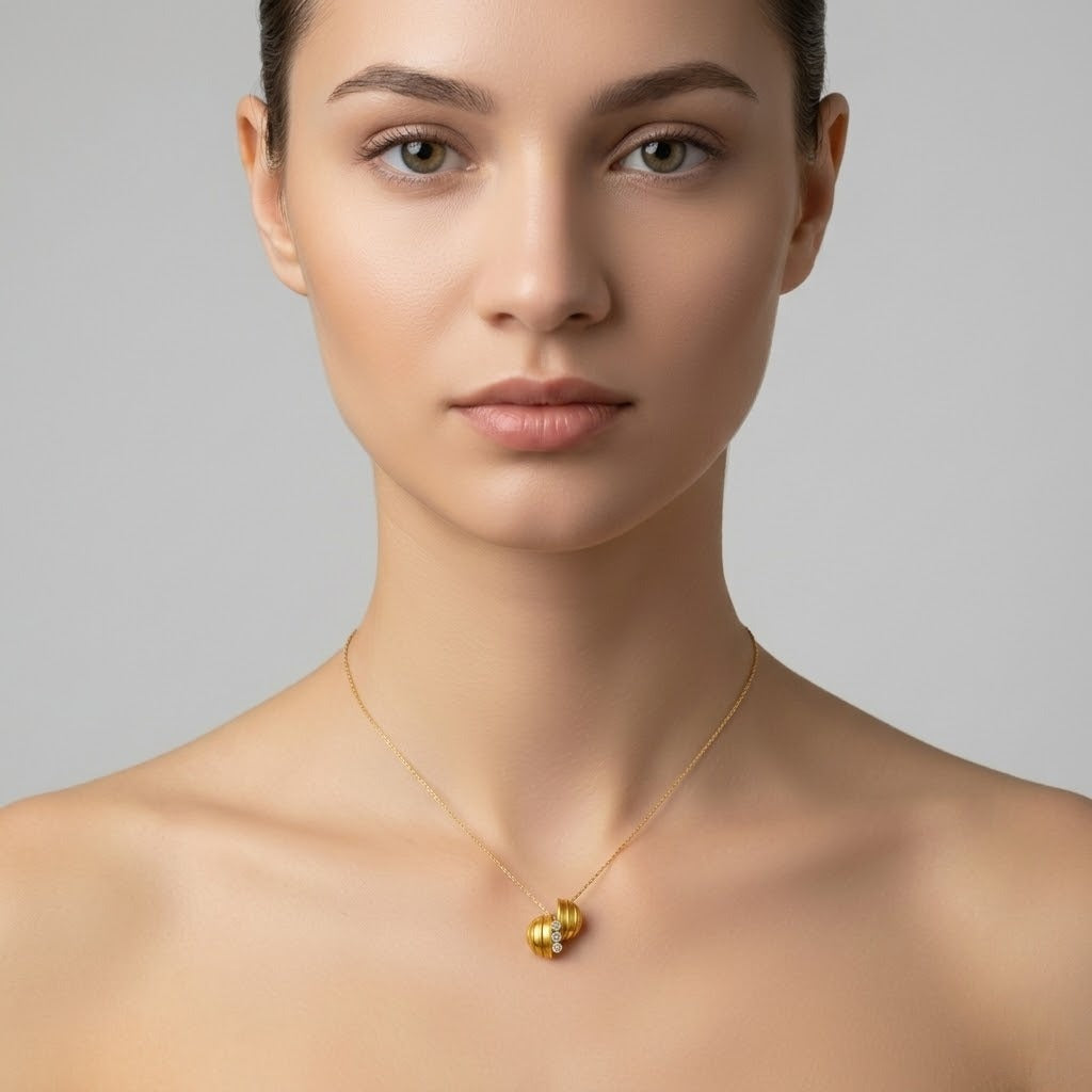 Elegant Wave-Inspired diamond gold pendant
