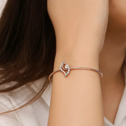 Graceful Lotus Leaf Gold Bangle