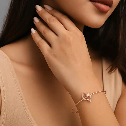 Graceful Lotus Leaf Gold Bangle
