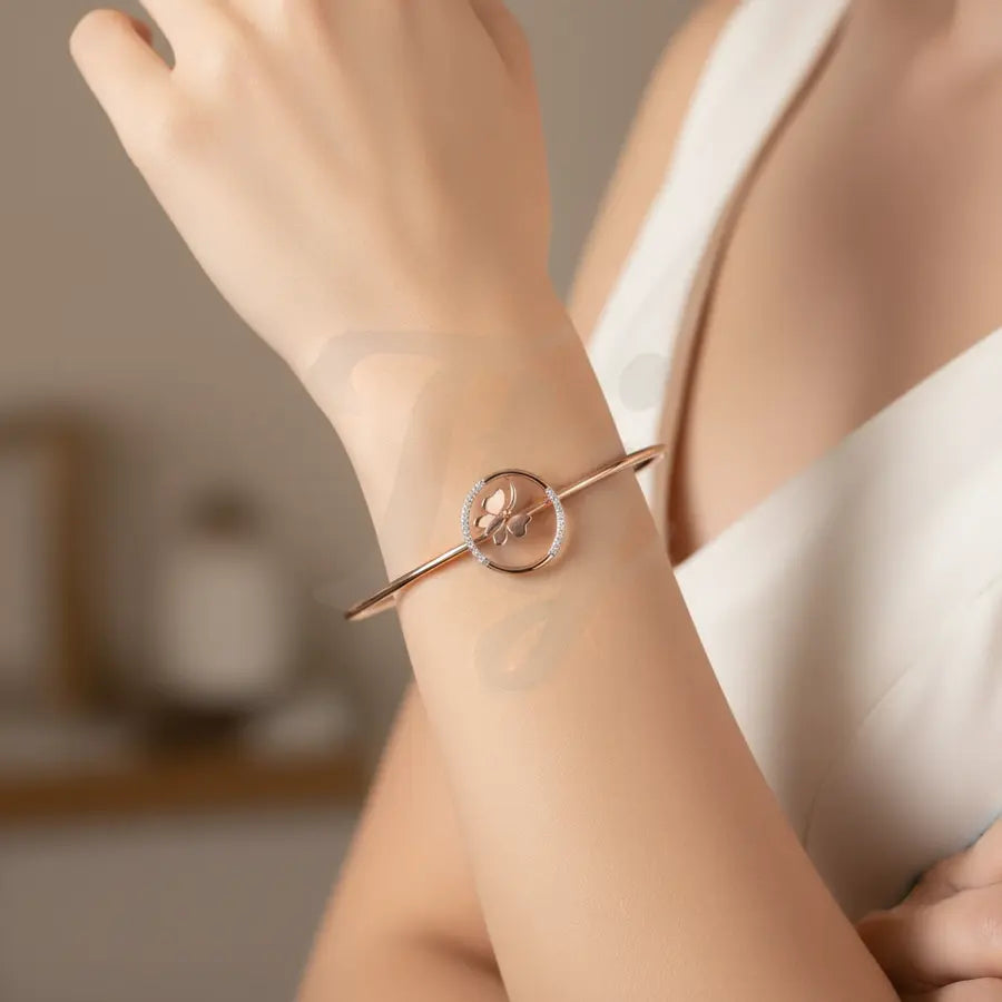 Wings of Circle Gold Bangle