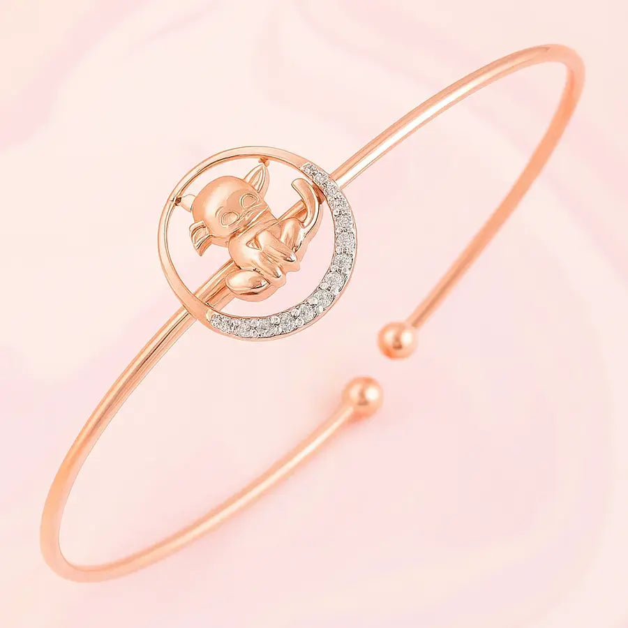 Serene Sitting Cat Gold Bangle
