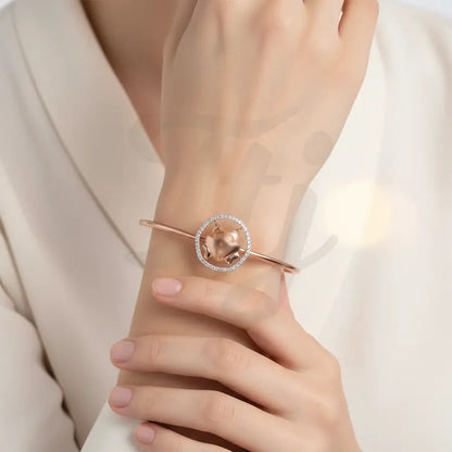 Surprised Cat Wonder Gold Bangle