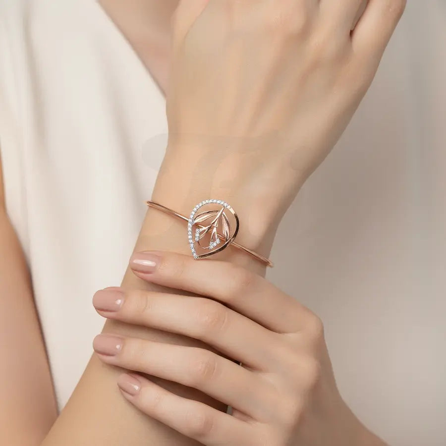 Dewy Twin Leaf Gold Bangle