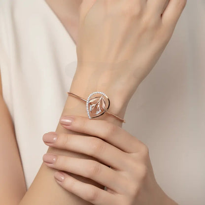 Dewy Twin Leaf Gold Bangle