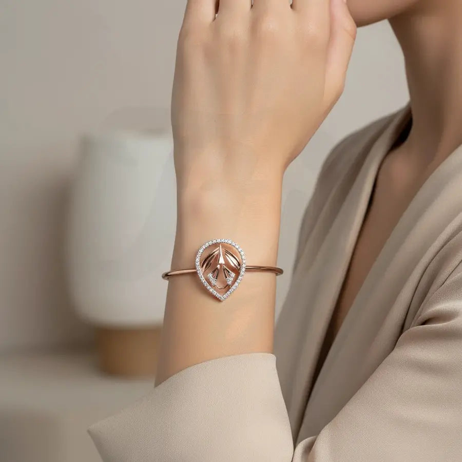 Dewy Twin Leaf Gold Bangle