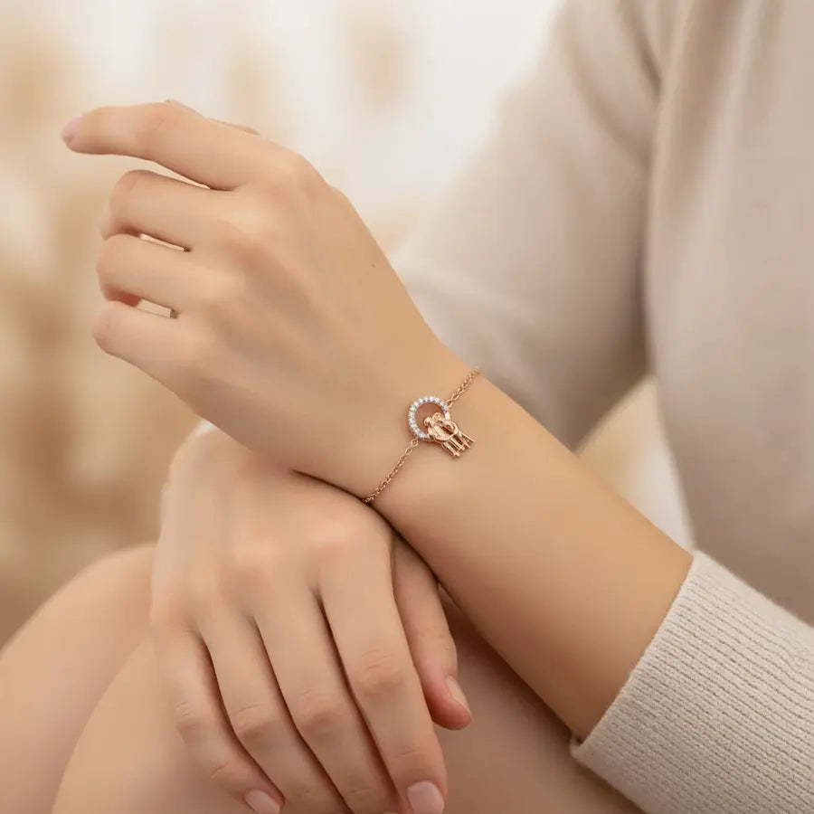 Hug Gold Bracelet