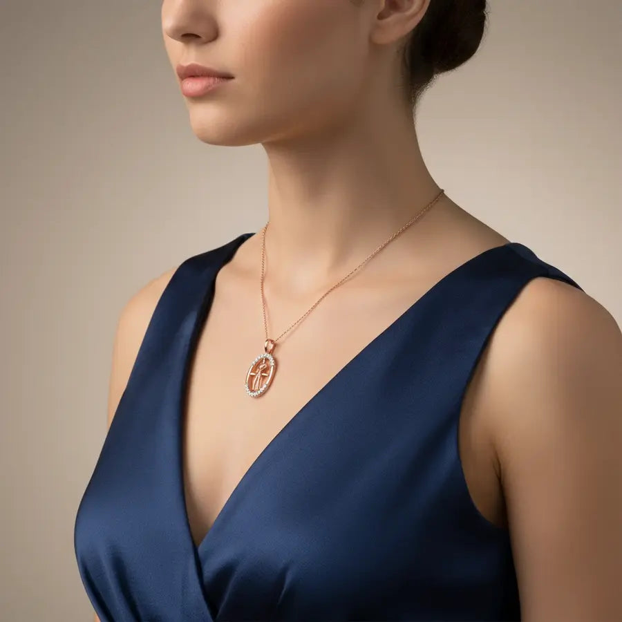 Oscar Pose Gold Pendant