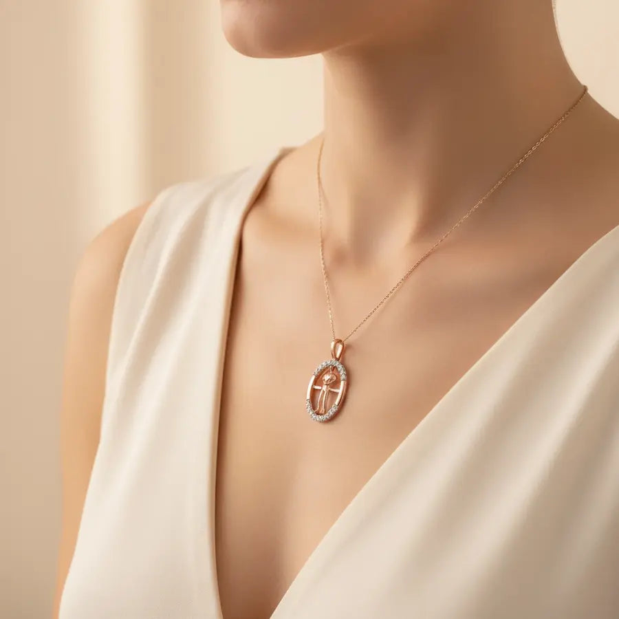 Oscar Pose Gold Pendant