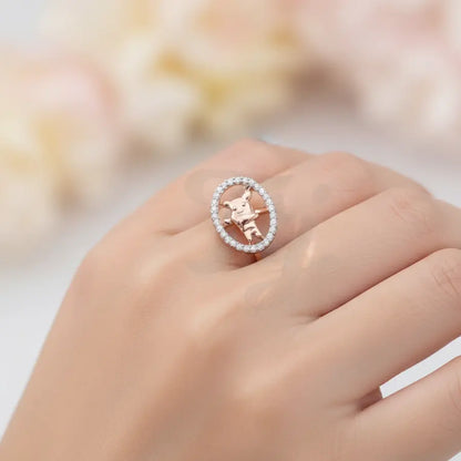 Quirky Pose Gold Ring