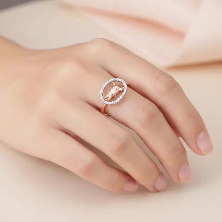 Quirky Pose Gold Ring