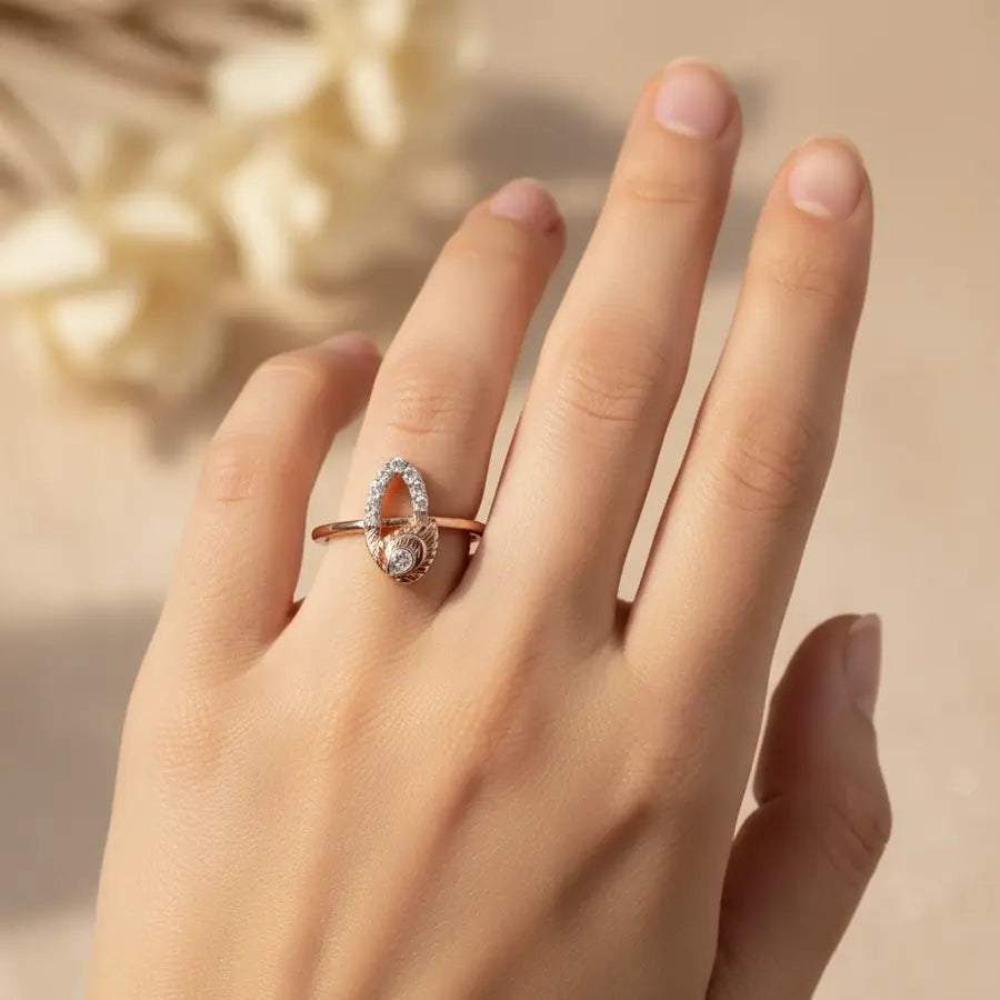 Oval Frame Feather Gold Ring