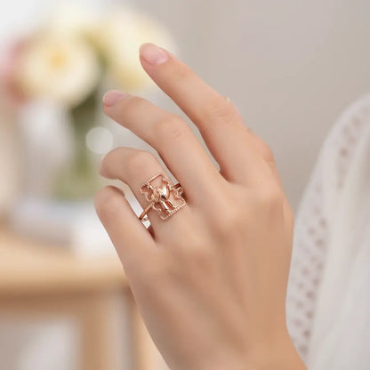 Heart Holder Gold Ring