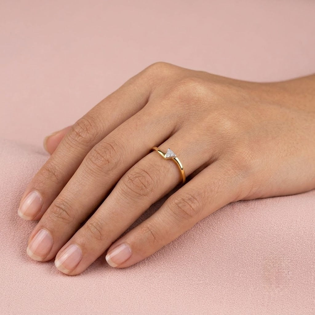Minimal Triangle Accent Diamond Gold ring