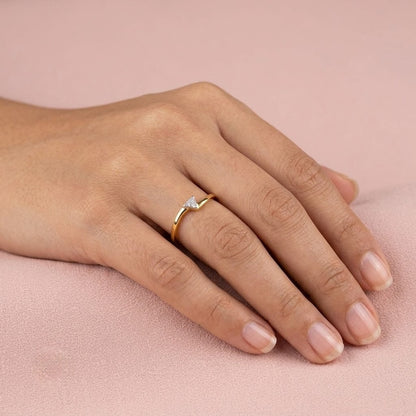 Minimal Triangle Accent Diamond Gold ring